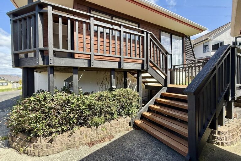 Photo of property in 2 Opurere Grove, Tirohanga, Lower Hutt, 5010