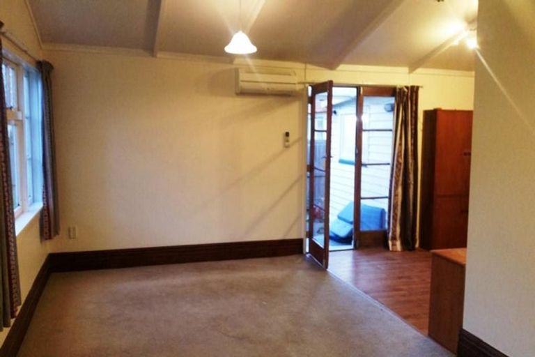 Photo of property in 90 Geraldine Street, Edgeware, Christchurch, 8013