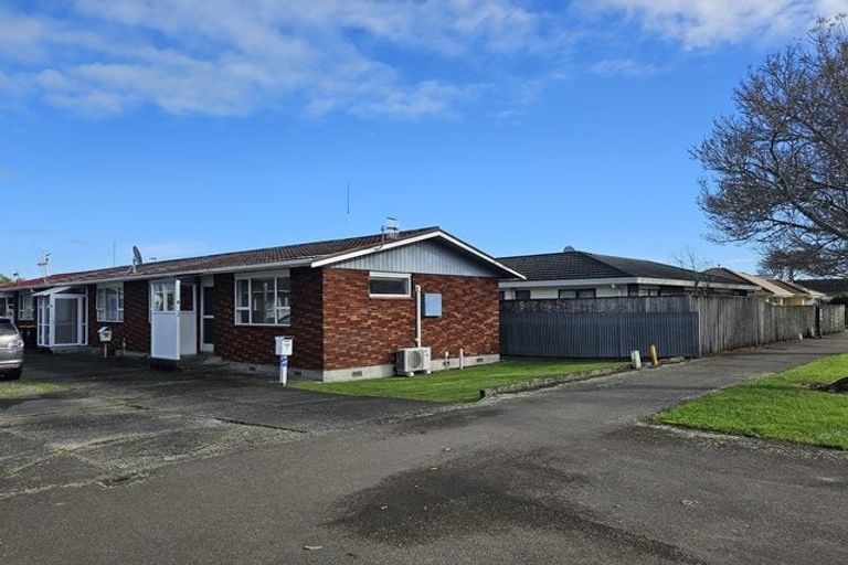 Photo of property in 1/170 Ruahine Street, Roslyn, Palmerston North, 4414