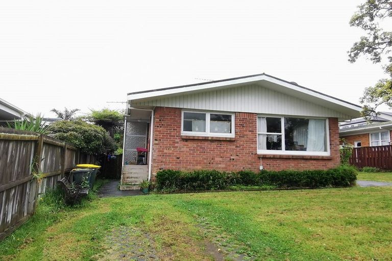 Photo of property in 1/7 Evelyn Place, Hillcrest, Auckland, 0627