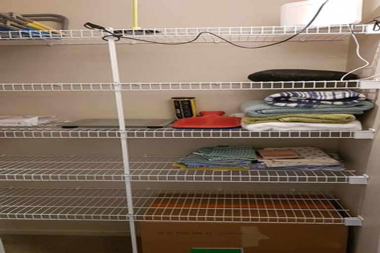 Photo of property in 6b Sunhaven Drive, Newlands, Wellington, 6037