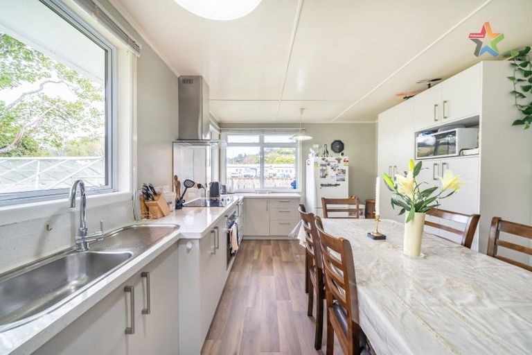 Photo of property in 60 Thomas Street, Stokes Valley, Lower Hutt, 5019