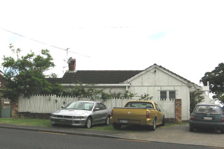 Photo of property in 2/69 Sylvan Avenue, Northcote, Auckland, 0627