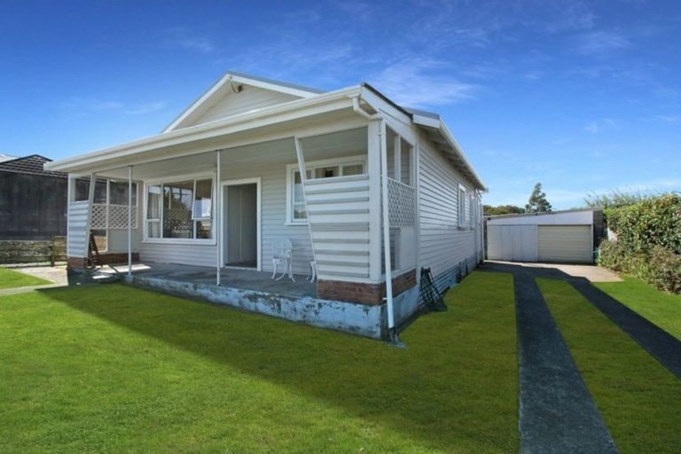 Photo of property in 21 Paynters Avenue, Strandon, New Plymouth, 4312