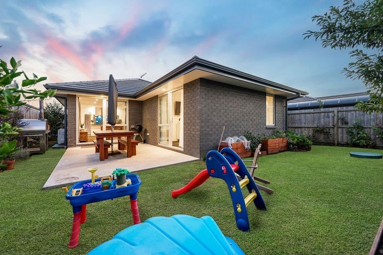 Photo of property in 16 Tomairangi Crescent, Pukekohe, 2120