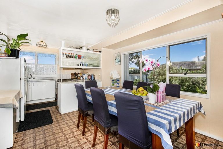 Photo of property in 12 Hinerau Street, Henderson, Auckland, 0612