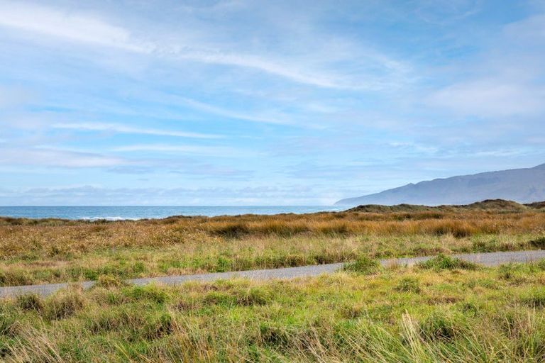 Photo of property in 12 Reefview Way, Flat Point, 5883