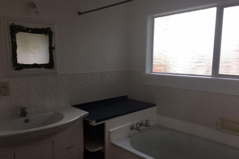 Photo of property in 1/51 Ellice Road, Totara Vale, Auckland, 0629