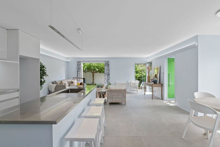 Photo of property in 64 Hewitts Road, Merivale, Christchurch, 8014