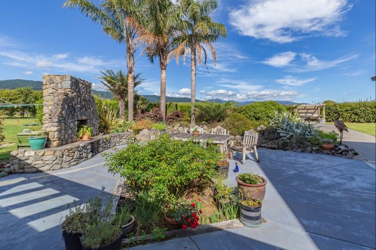 Photo of property in 100 Waihou Road, Levin, 5571