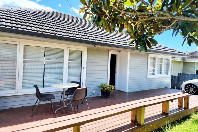 Photo of property in 4 Paton Avenue, Te Atatu South, Auckland, 0610