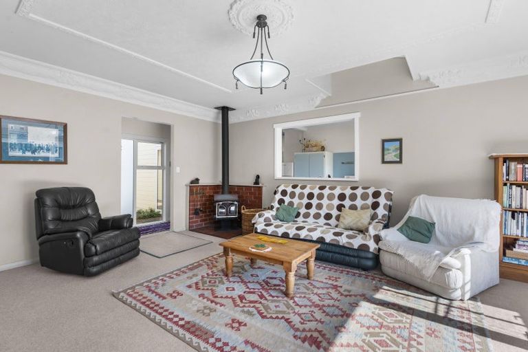 Photo of property in 190 Regent Street, Martinborough, 5711