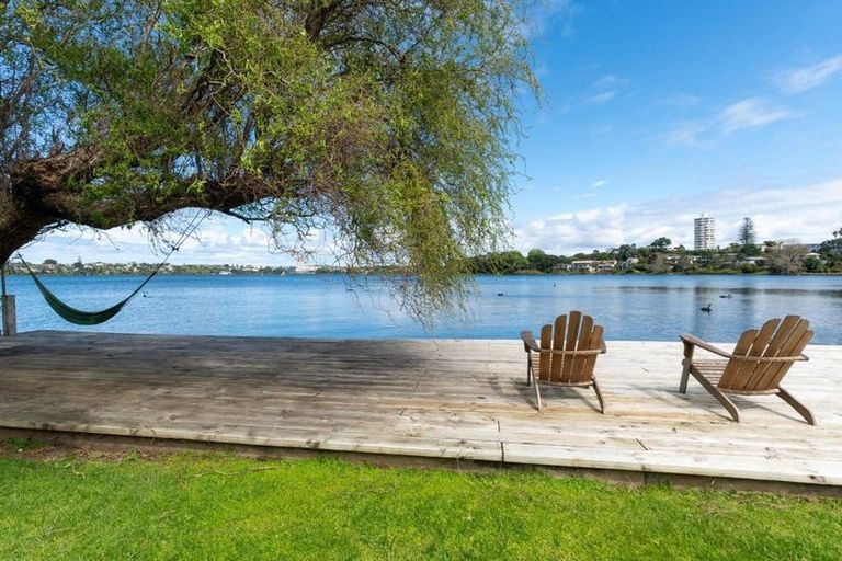 Photo of property in 306a Hurstmere Road, Takapuna, Auckland, 0622