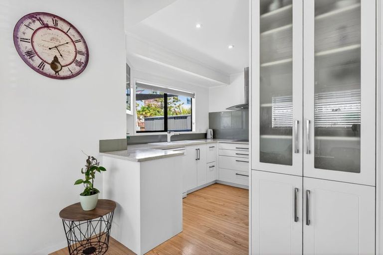 Photo of property in 2/36 Gatman Street, Birkdale, Auckland, 0626