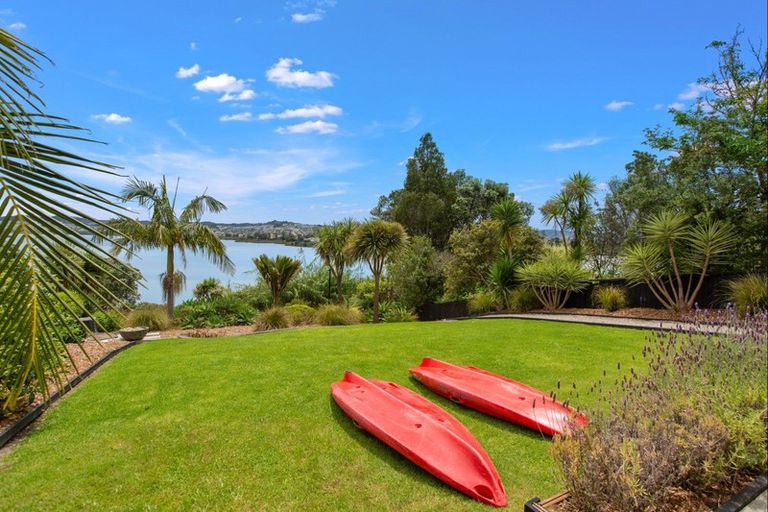 Photo of property in 36 Pohutukawa Avenue, Red Beach, 0932