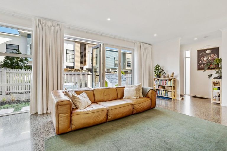 Photo of property in 28e Ian Morrison Road, Hobsonville, Auckland, 0616