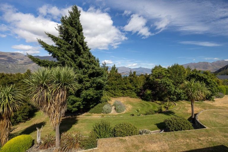 Photo of property in 10 Minaret Ridge, Wanaka, 9305