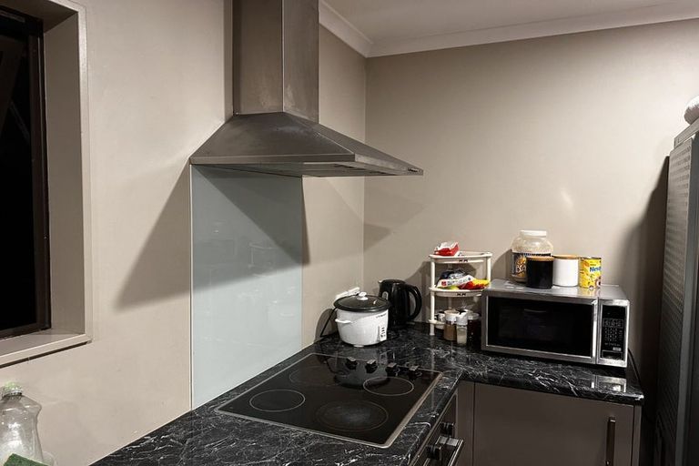 Photo of property in 21 Benton Place, Manurewa, Auckland, 2102
