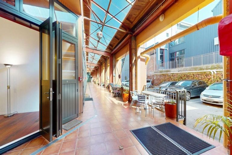 Photo of property in Courtenay Mews Apartments, 11/14 Alpha Street, Te Aro, Wellington, 6011