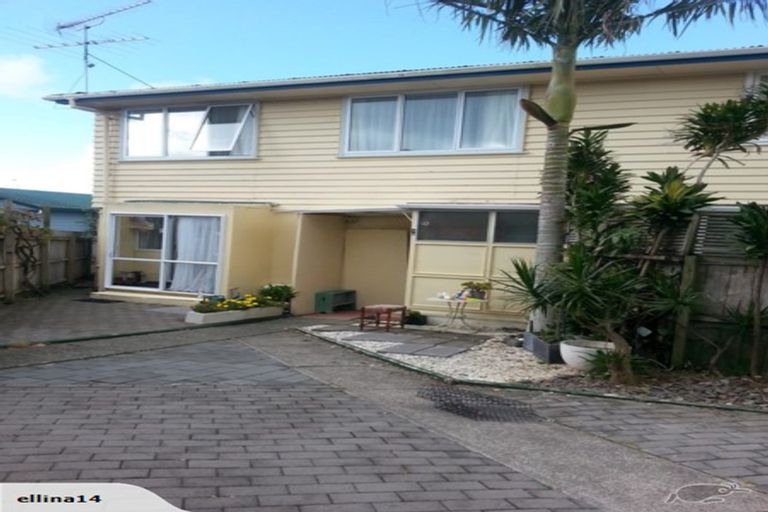 Photo of property in 47 Greenslade Crescent, Northcote, Auckland, 0627