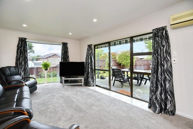 Photo of property in 18 Harrall Place, Kaiapoi, 7630