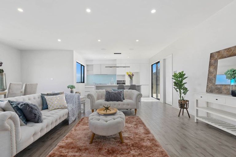 Photo of property in 15a Living Stream Road, Albany Heights, Auckland, 0632