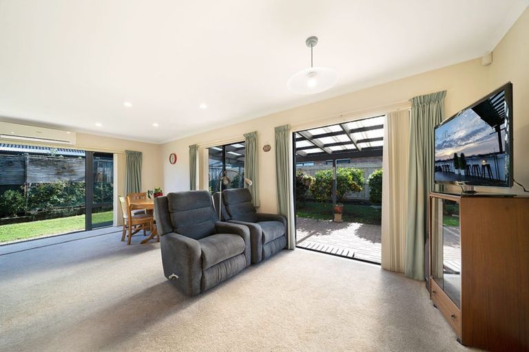 Photo of property in 4 Russett Grove, Henderson, Auckland, 0612