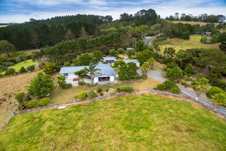 Photo of property in 535 Peak Road, Helensville, 0875