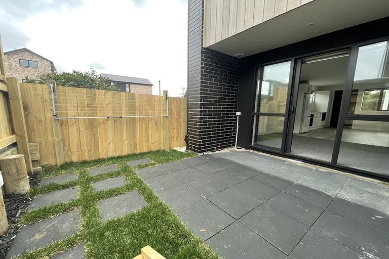 Photo of property in 1/63 Taikata Road, Te Atatu Peninsula, Auckland, 0610