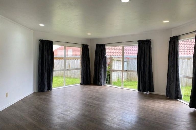 Photo of property in 14 Caldbeck Rise, Northpark, Auckland, 2013