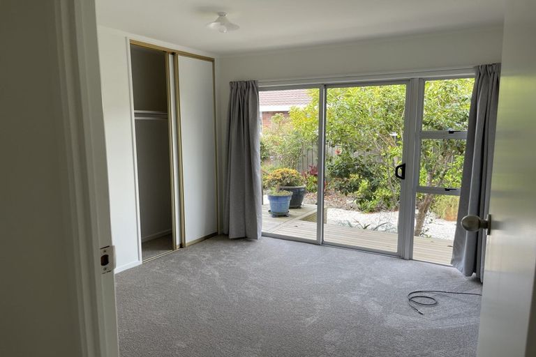 Photo of property in 24 Walton Street, Red Beach, 0932