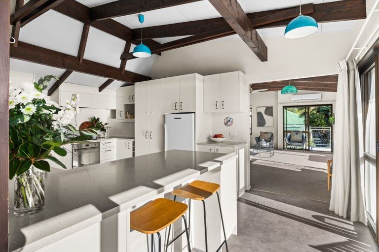 Photo of property in 21 Denholm Road, Hospital Hill, Napier, 4110