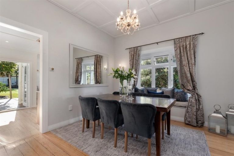 Photo of property in 2 Glade Place, Birkenhead, Auckland, 0626