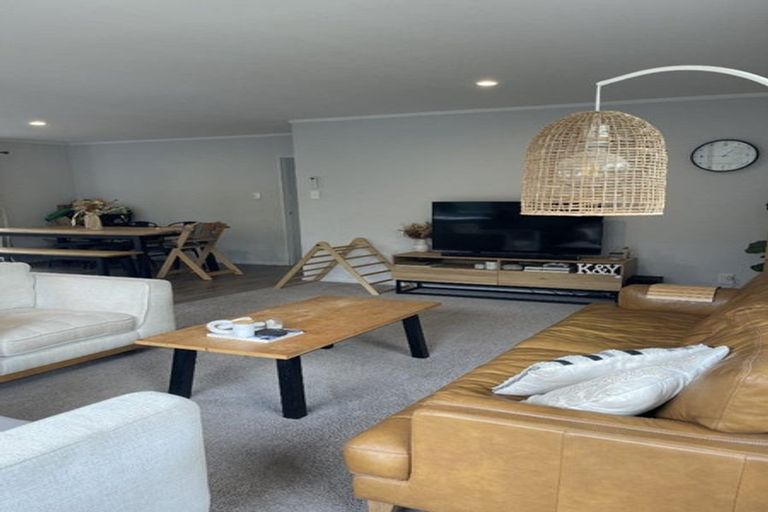 Photo of property in 1/38 Kaipatiki Road, Glenfield, Auckland, 0629