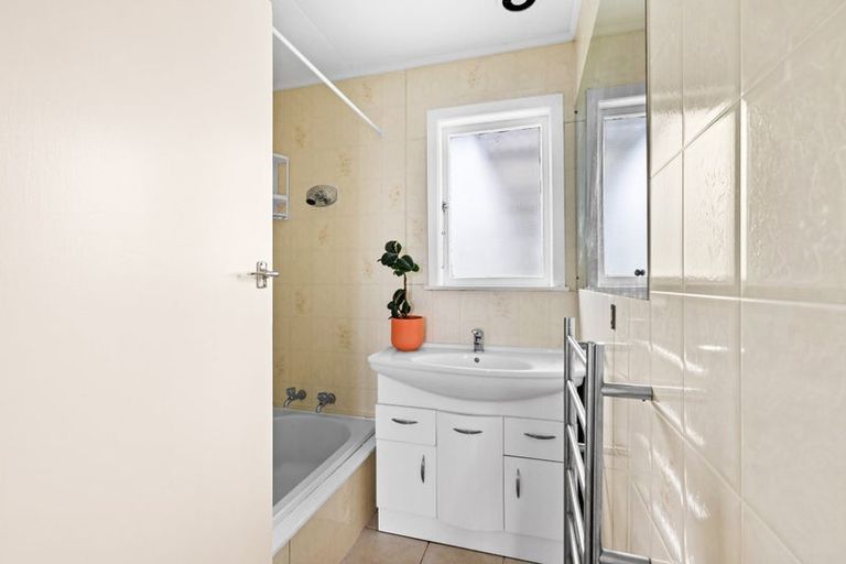 Photo of property in 73 Middle Road, Havelock North, 4130