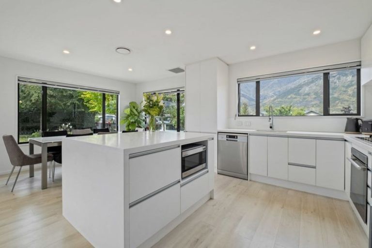 Photo of property in 58 Erskine Street, Lake Hayes, Queenstown, 9304