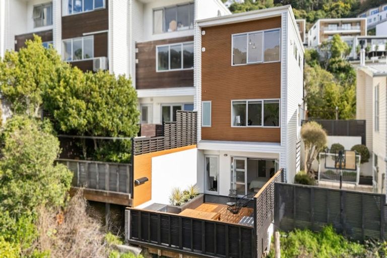 Photo of property in 9 Tiketike Way, Brooklyn, Wellington, 6021