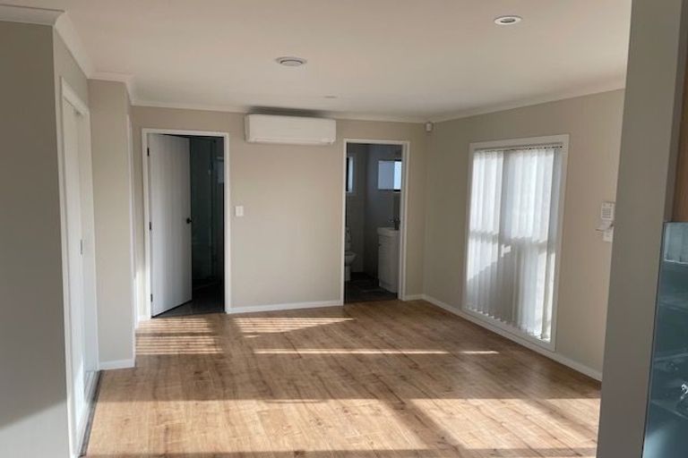 Photo of property in 3 Edwards Avenue, Henderson, Auckland, 0610