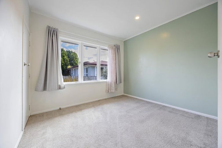 Photo of property in 50 Farquhar Road, Glendene, Auckland, 0602