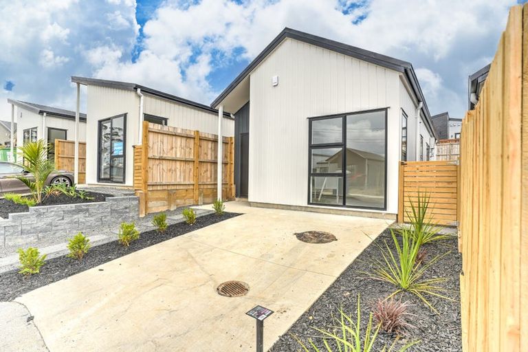 Photo of property in 15 Horokaka Street, Massey, Auckland, 0614
