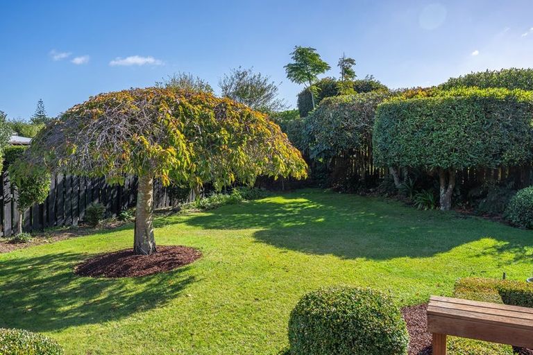 Photo of property in 2 Rosebank Grove, Waikanae, 5036
