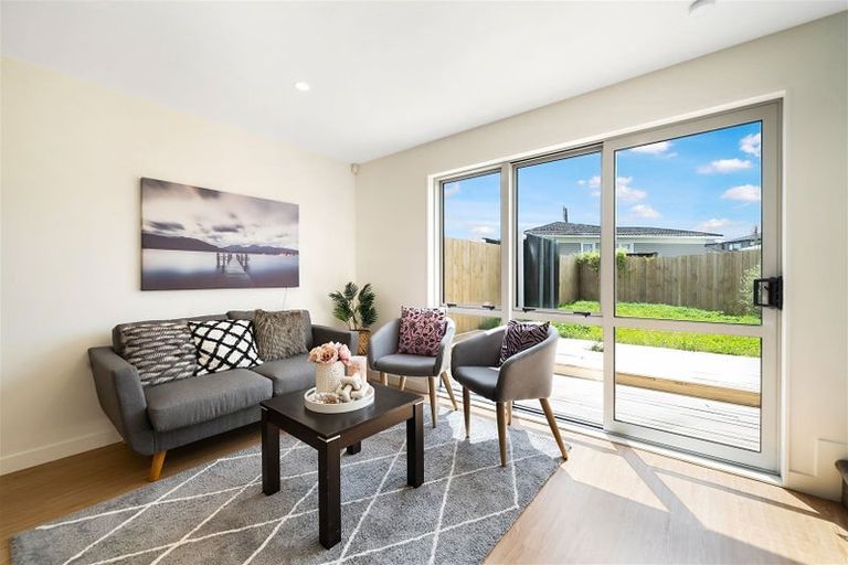 Photo of property in 11d Reid Road, New Lynn, Auckland, 0600