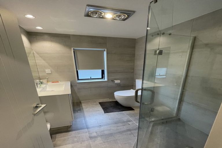 Photo of property in 2/34 Edmonton Road, Henderson, Auckland, 0612