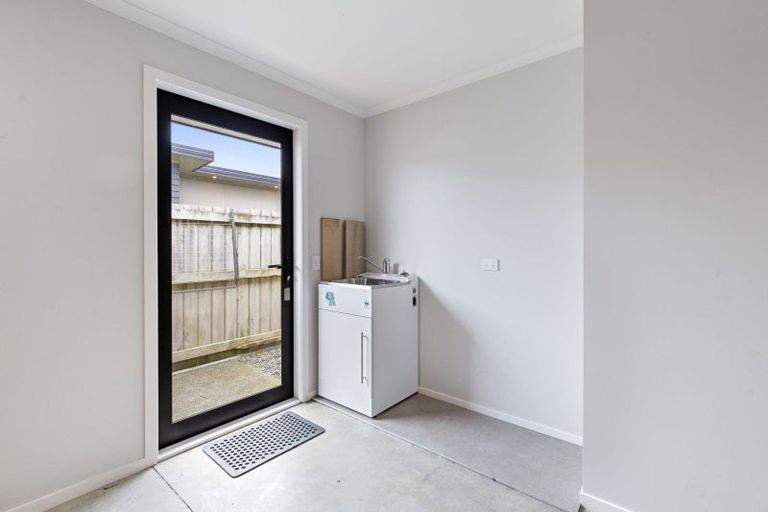 Photo of property in 202 Pacific Drive, Fitzherbert, Palmerston North, 4410