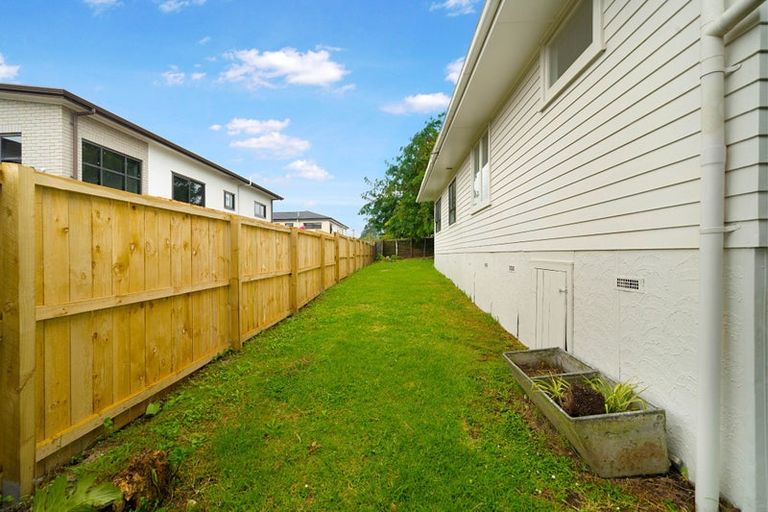 Photo of property in 19 Cobham Crescent, Kelston, Auckland, 0602