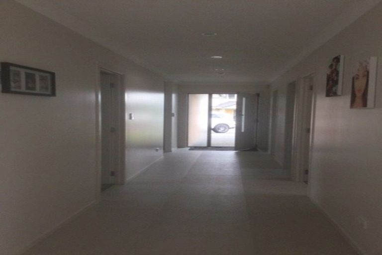 Photo of property in 35 Riverglade Parkway, Te Atatu South, Auckland, 0610