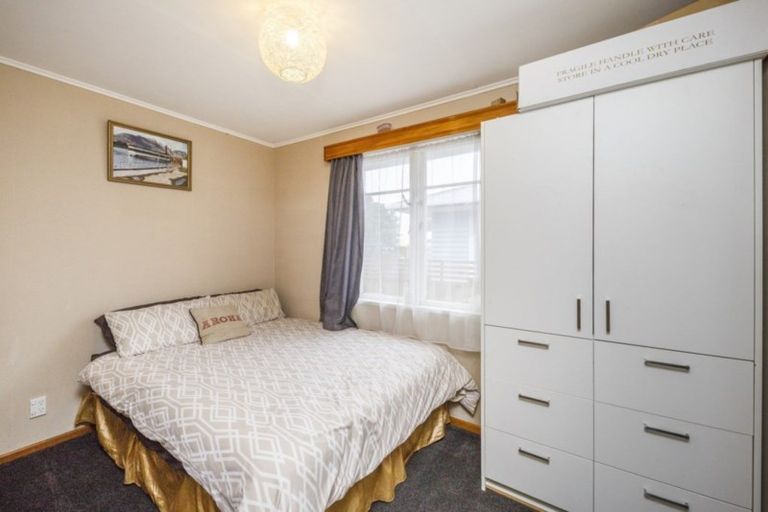 Photo of property in 33 Peters Avenue, Cloverlea, Palmerston North, 4412