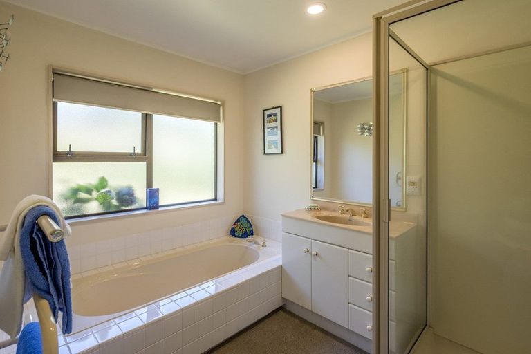 Photo of property in 68 Kapanui Road, Waikanae, 5036