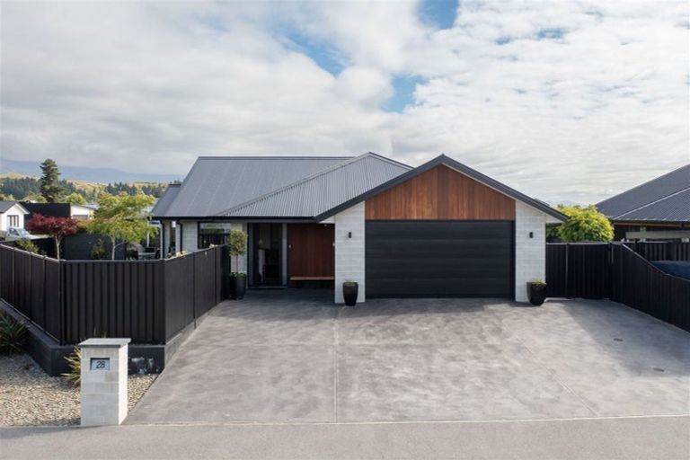 Photo of property in 28 Olds Crescent, Cromwell, 9310