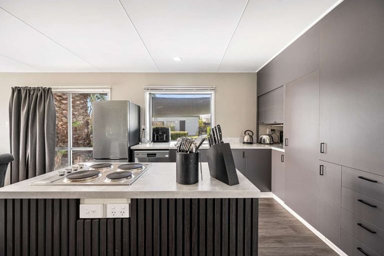 Photo of property in 37 Pitt Street, Clive, 4102